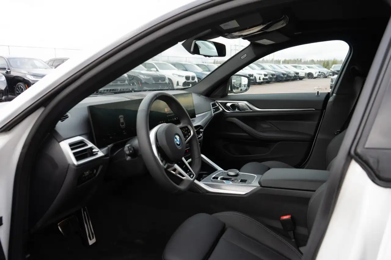 BMW i4 photo BMW i4