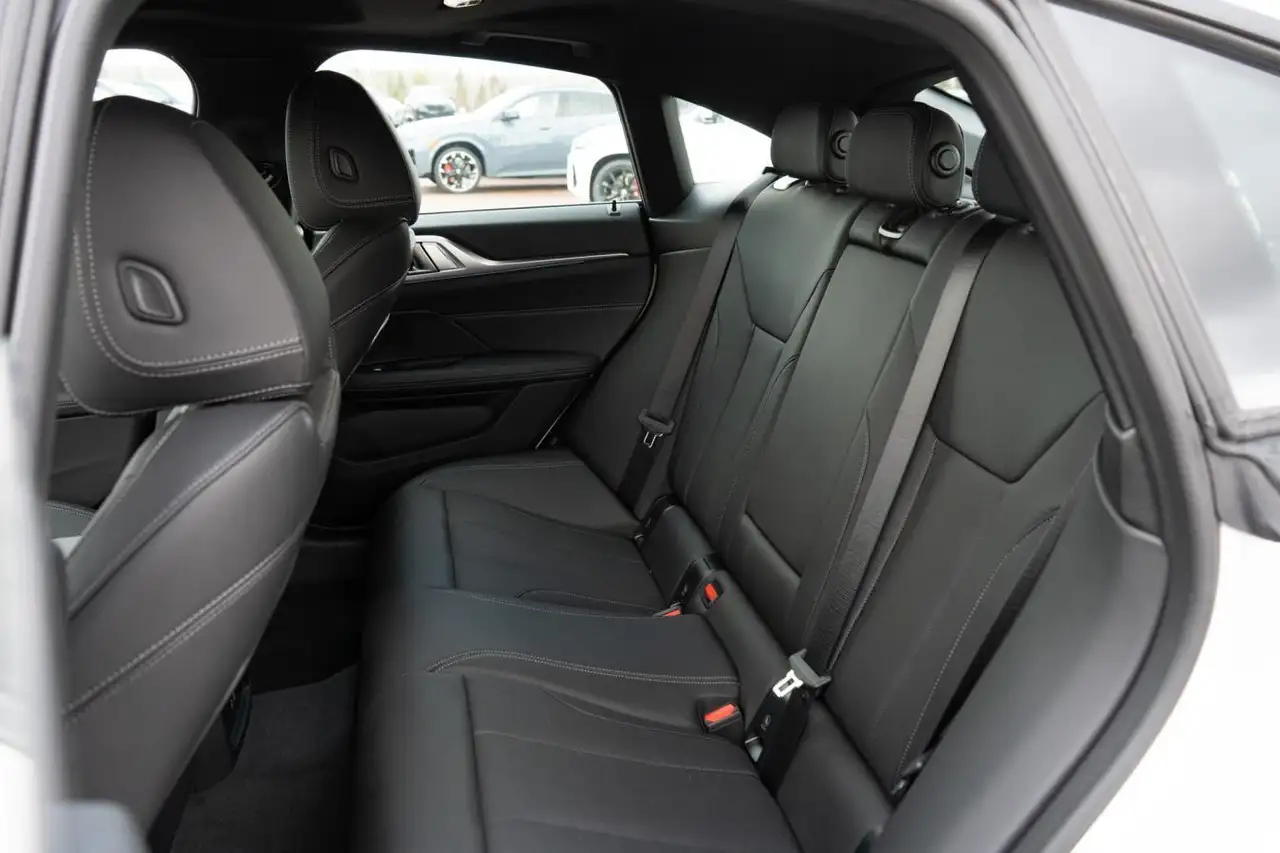 BMW i4 photo BMW i4