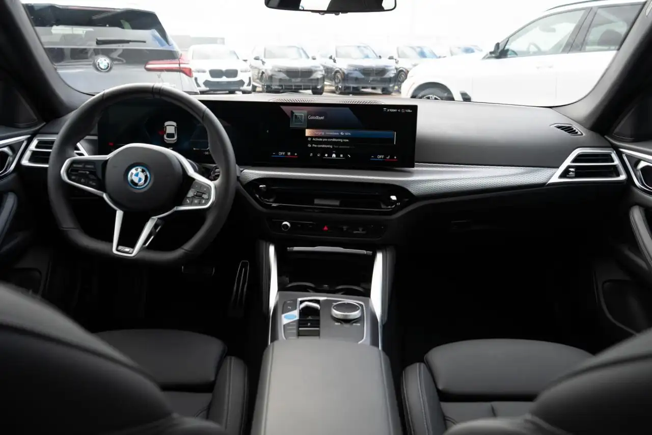 BMW i4 photo BMW i4