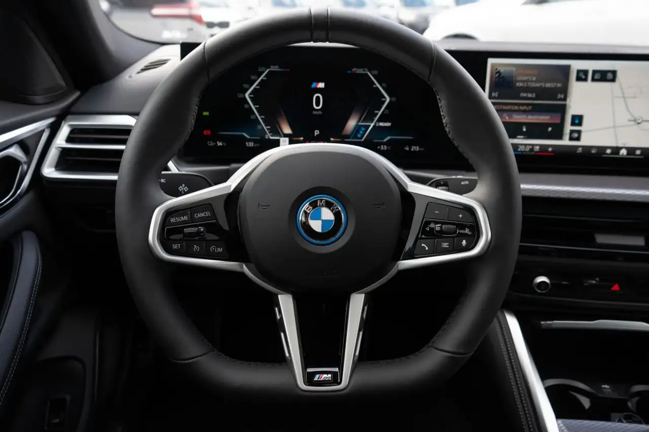 BMW i4 photo BMW i4