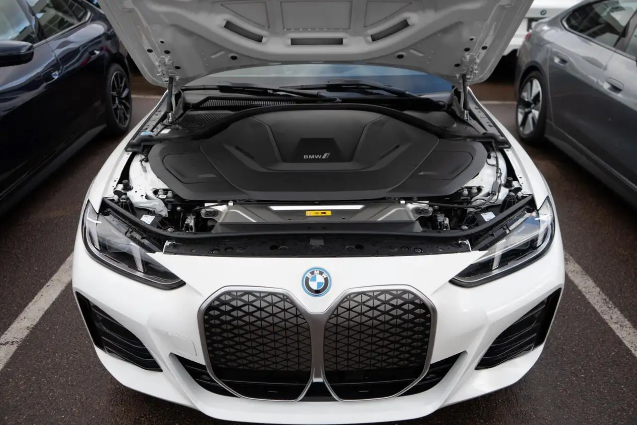 BMW i4 photo BMW i4