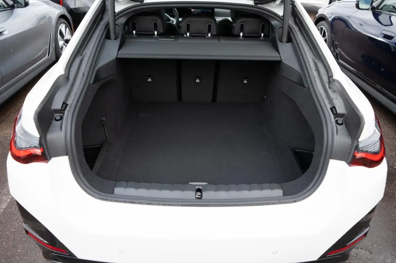 BMW i4 photo BMW i4
