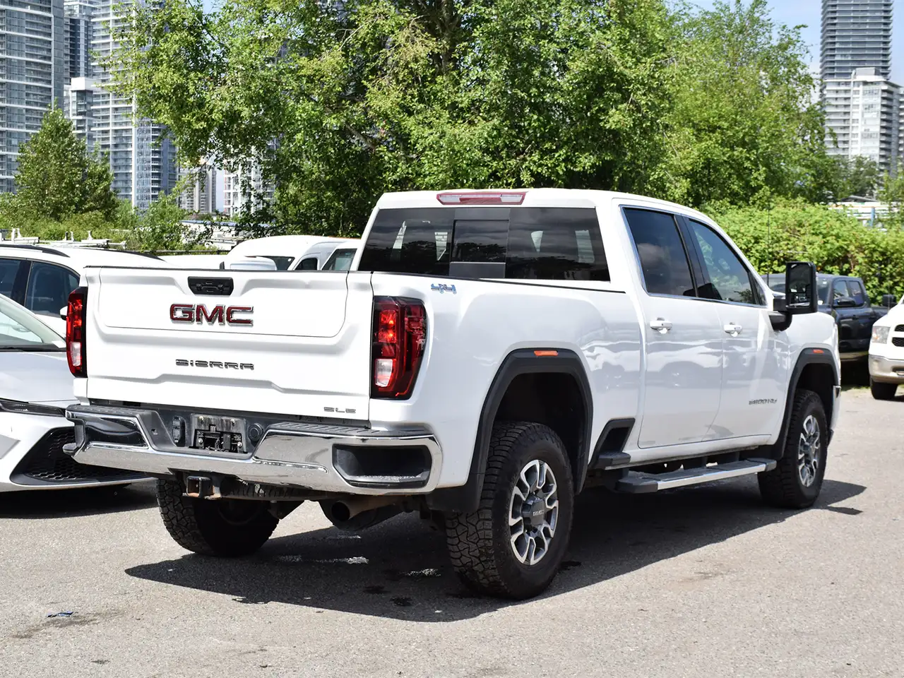 GMC Sierra 3500HD photo GMC Sierra 3500HD