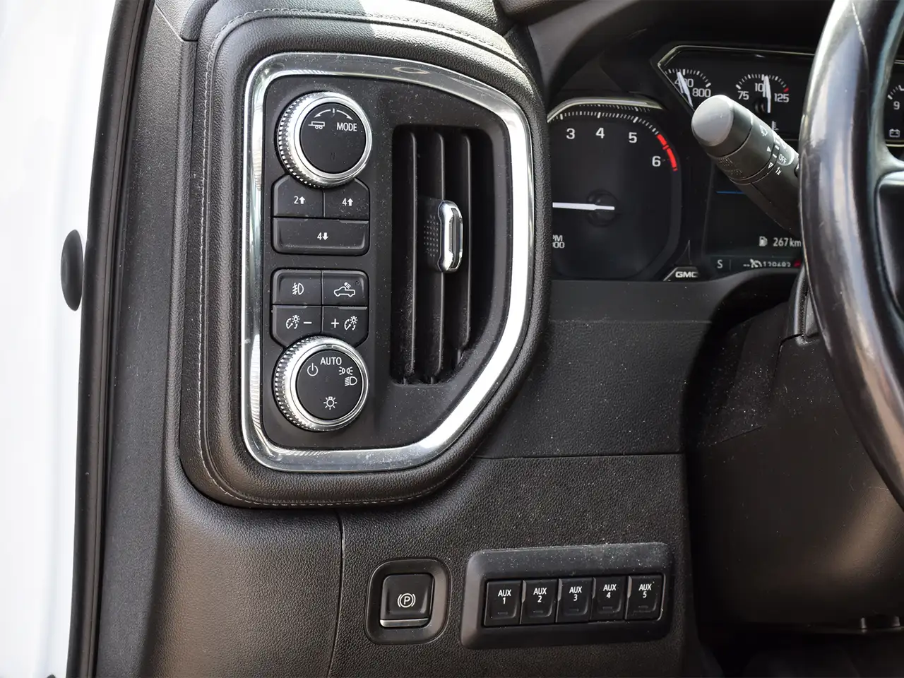GMC Sierra 3500HD photo GMC Sierra 3500HD