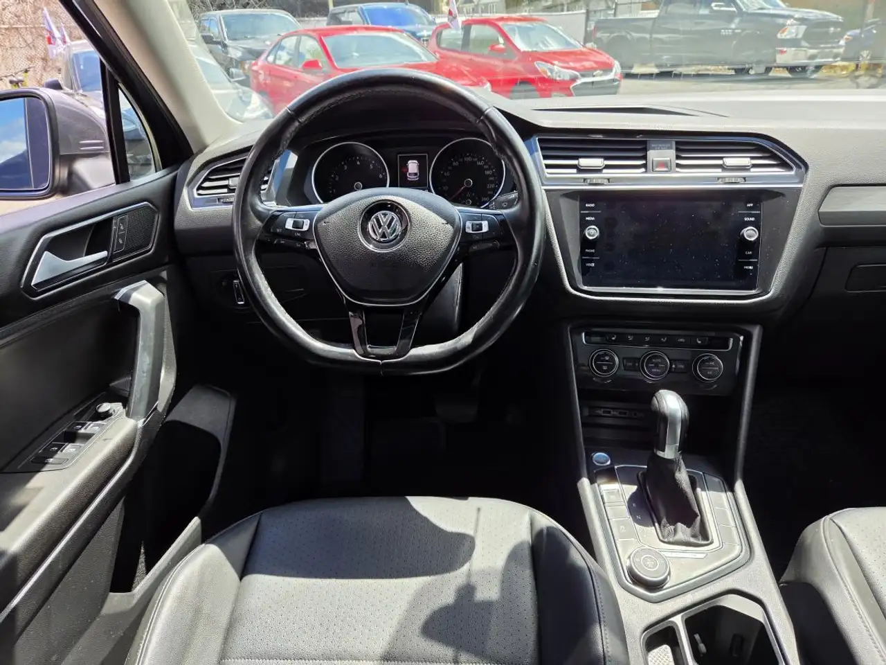 Volkswagen Tiguan снимка Volkswagen Tiguan