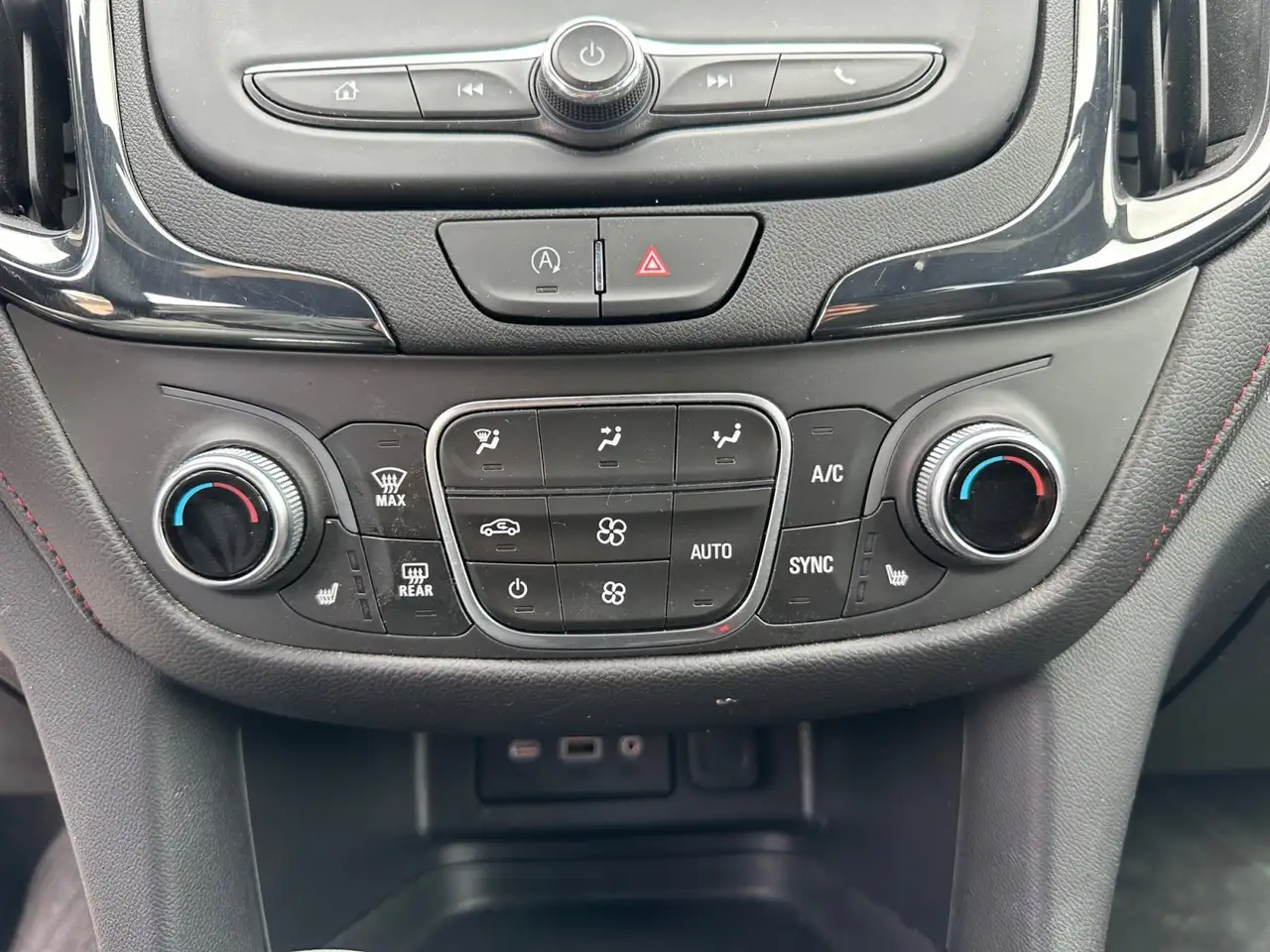 Chevrolet Equinox photo Chevrolet Equinox