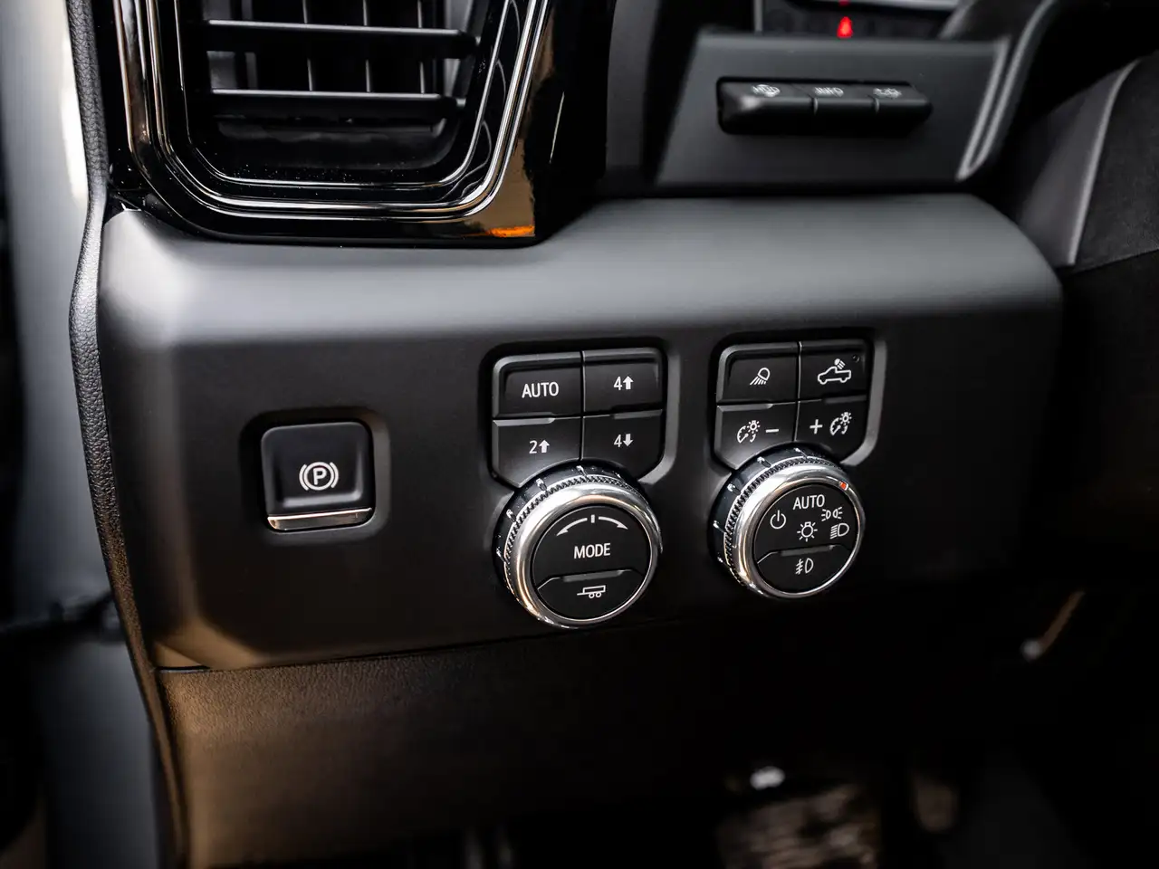 GMC Sierra 3500HD снимка GMC Sierra 3500HD