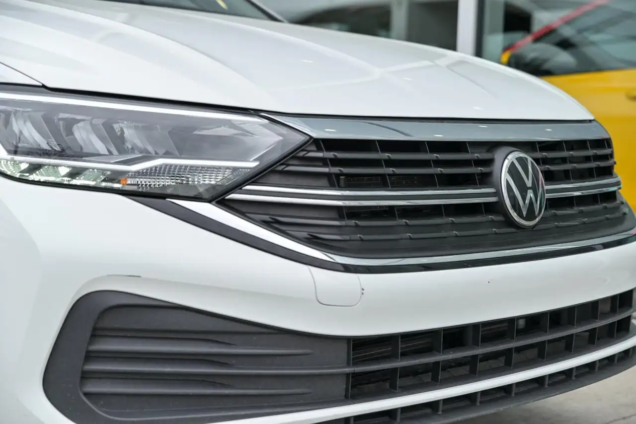 Volkswagen Jetta снимка Volkswagen Jetta
