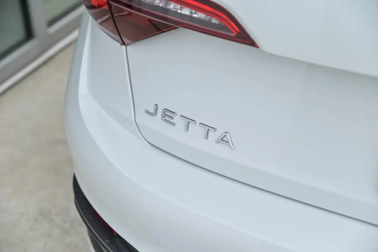 Volkswagen Jetta снимка Volkswagen Jetta