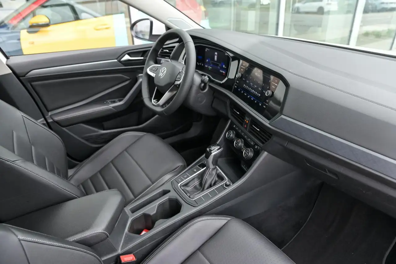 Volkswagen Jetta снимка Volkswagen Jetta