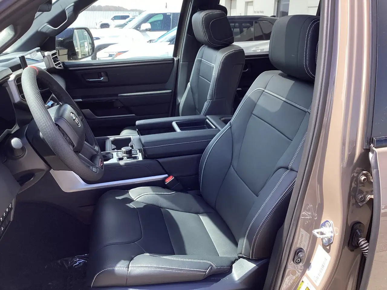 Toyota Tundra снимка Toyota Tundra