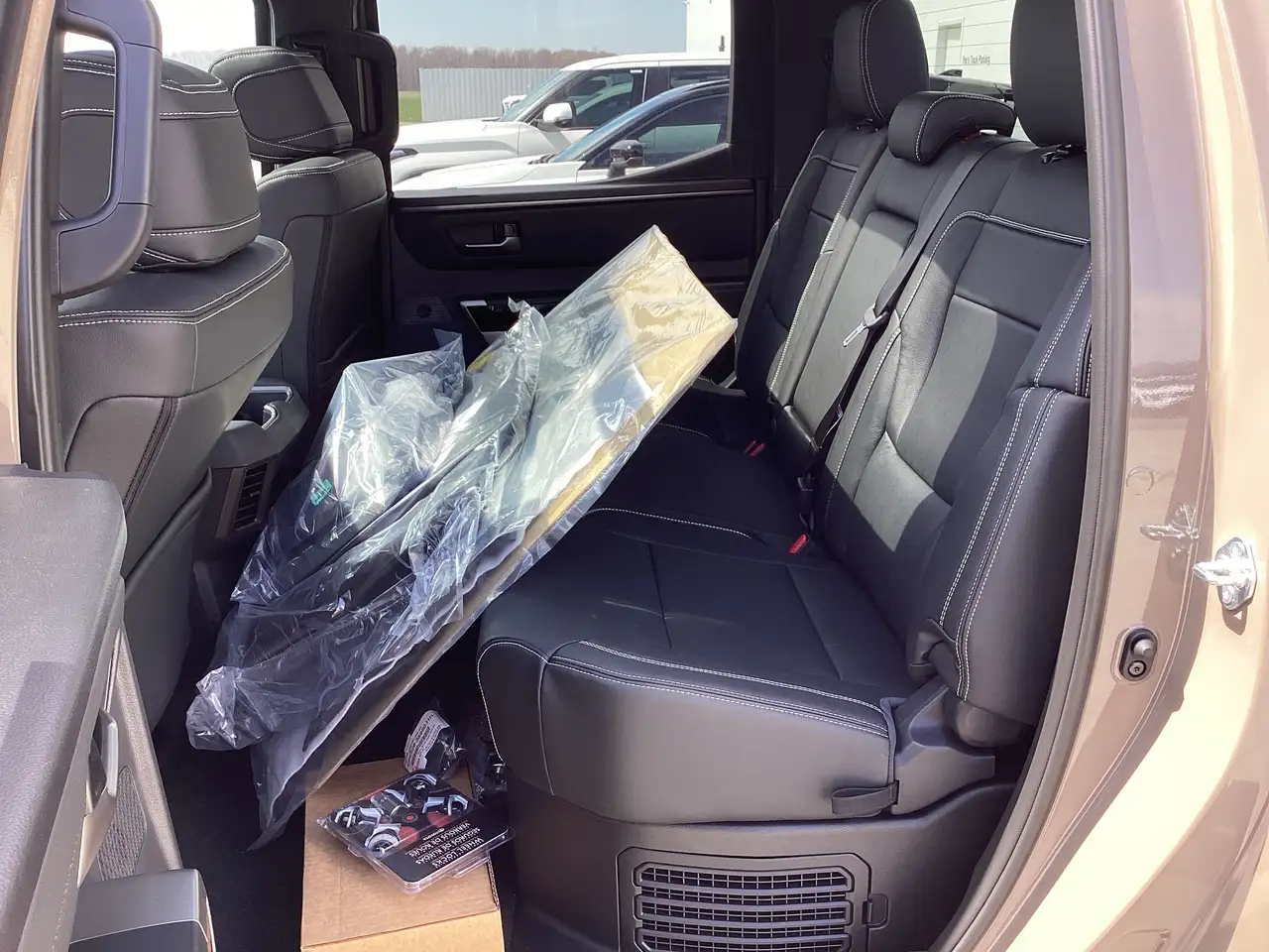 Toyota Tundra снимка Toyota Tundra