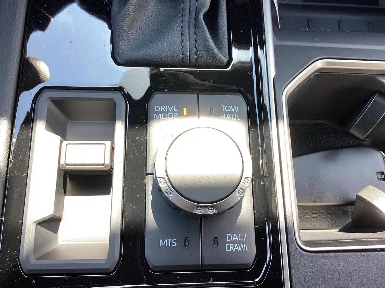 Toyota Tundra снимка Toyota Tundra