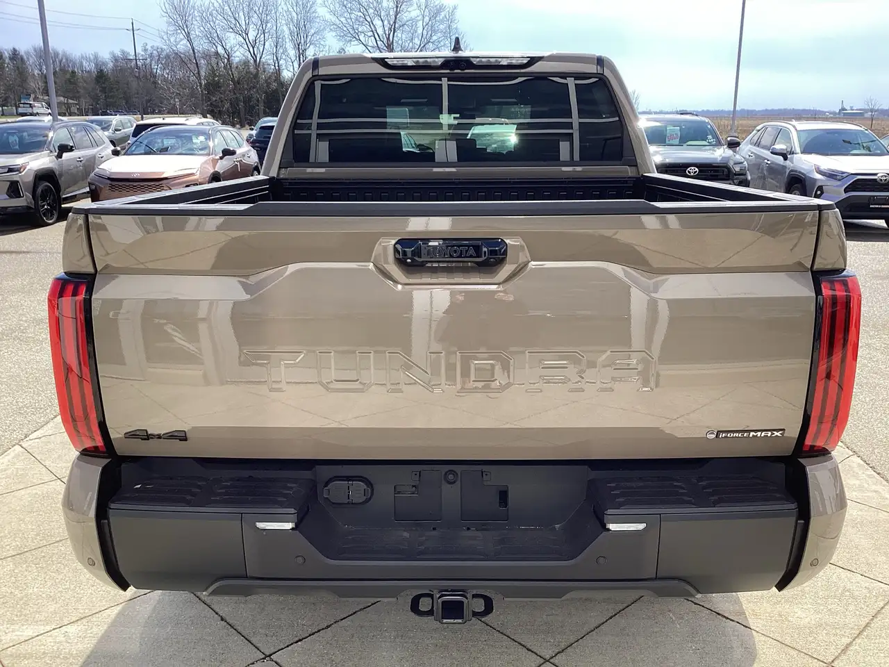Toyota Tundra снимка Toyota Tundra