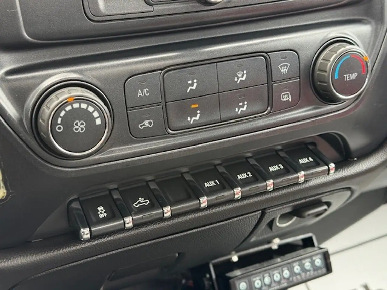 GMC Sierra 3500HD снимка GMC Sierra 3500HD