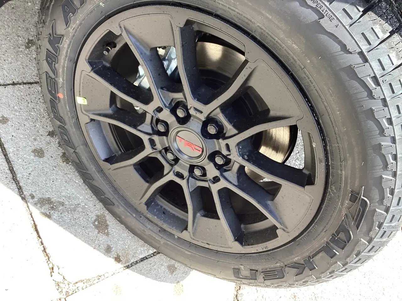 Toyota Tundra снимка Toyota Tundra