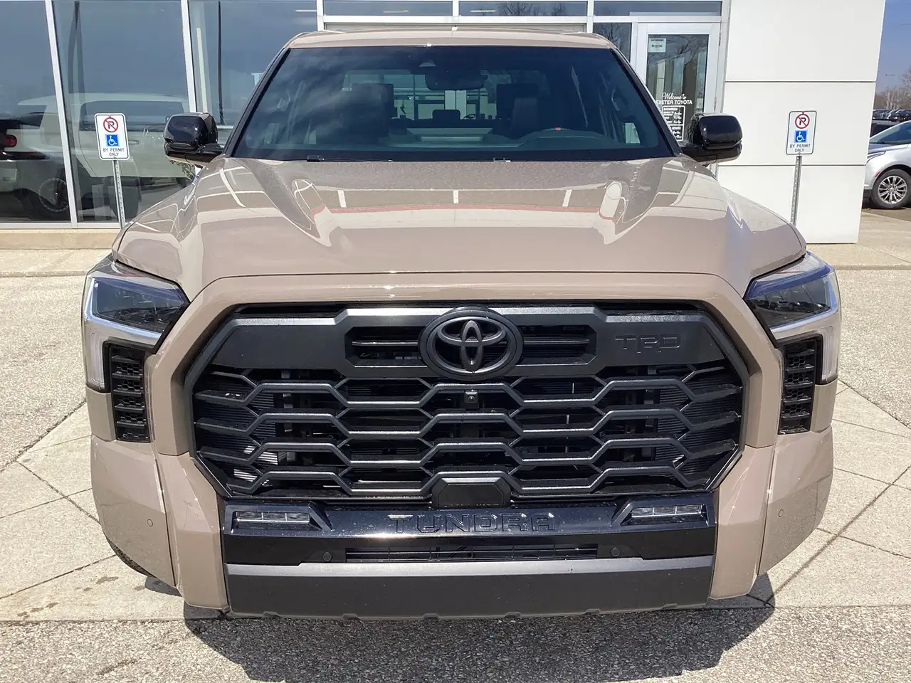 Toyota Tundra снимка Toyota Tundra