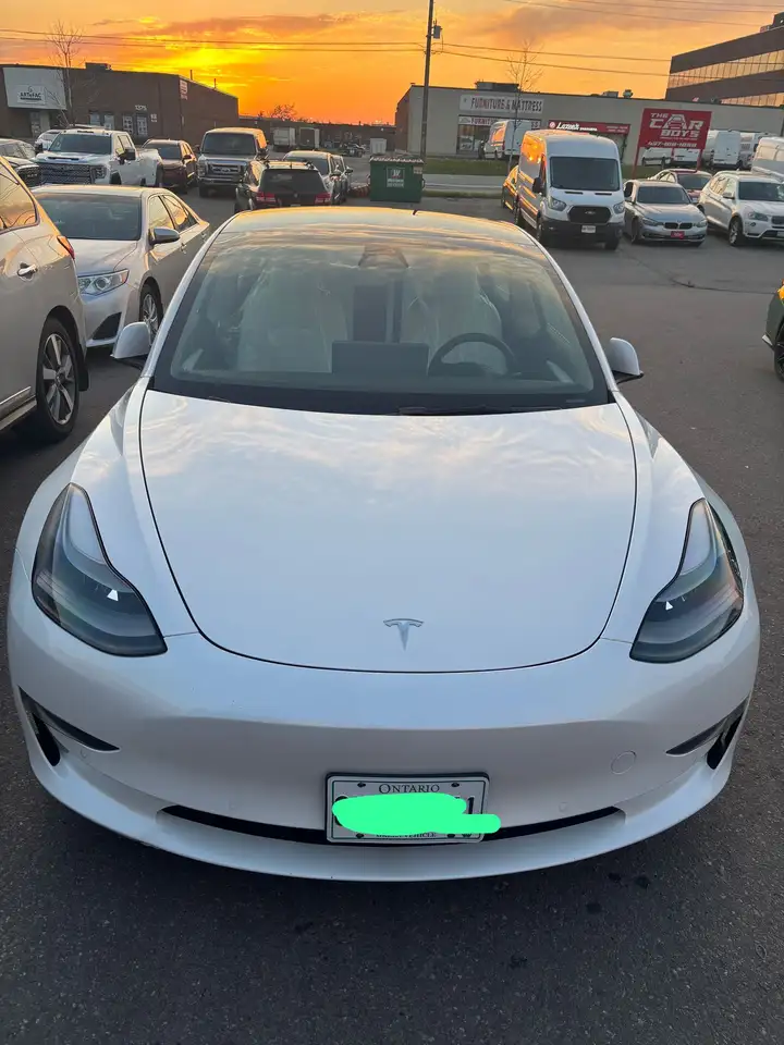 Tesla Model 3 снимка Tesla Model 3