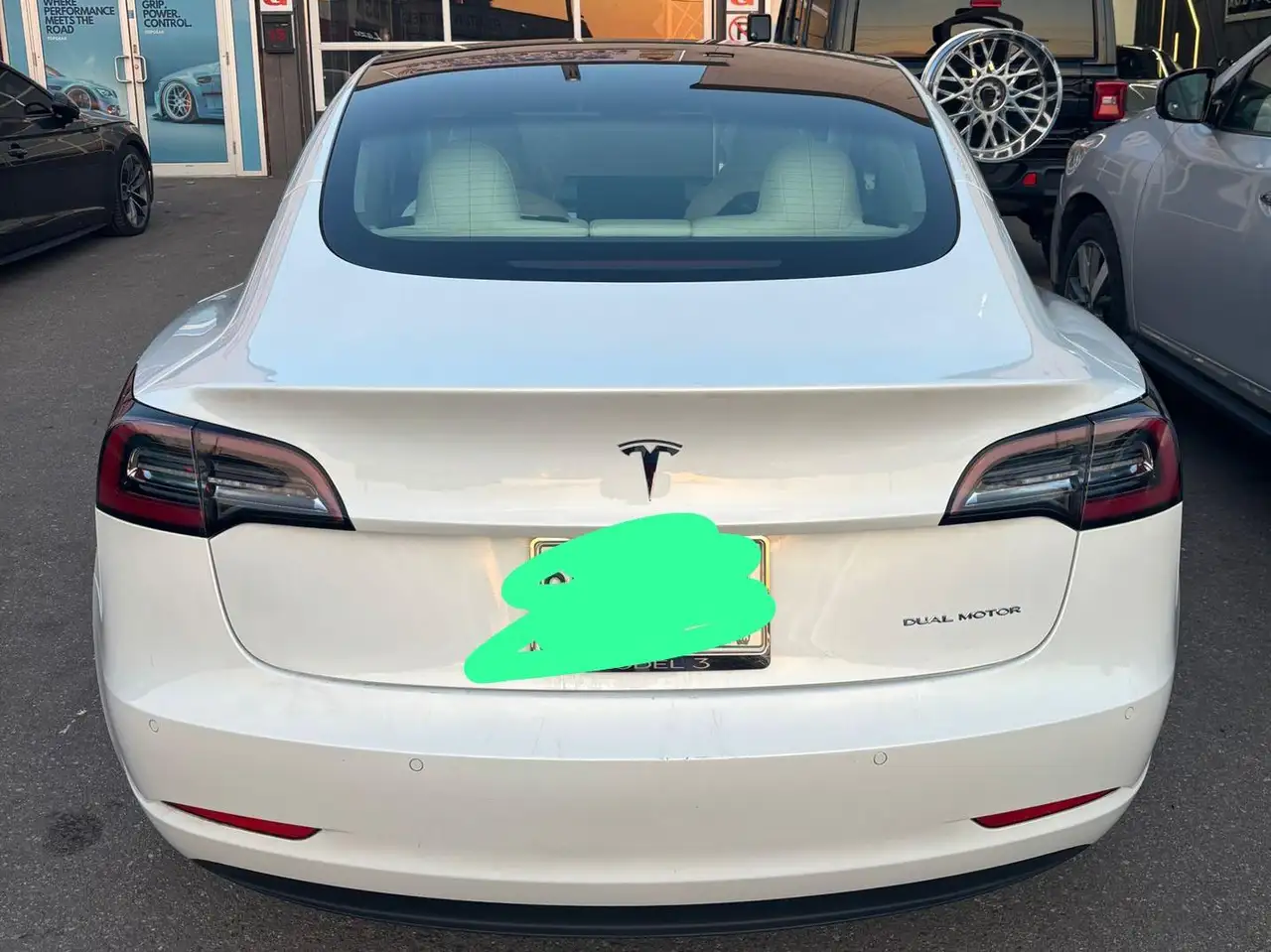 Tesla Model 3 снимка Tesla Model 3
