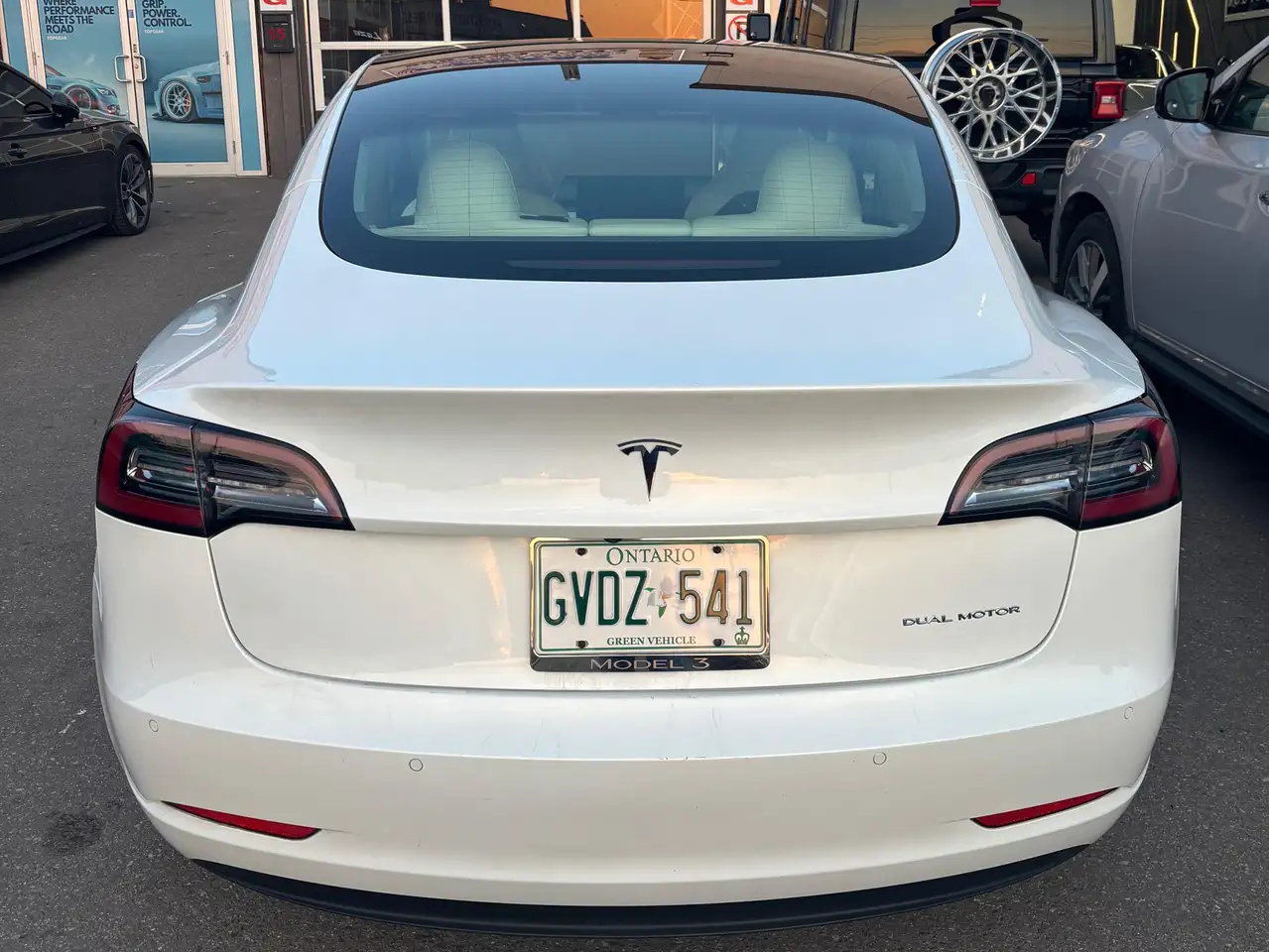 Tesla Model 3 снимка Tesla Model 3