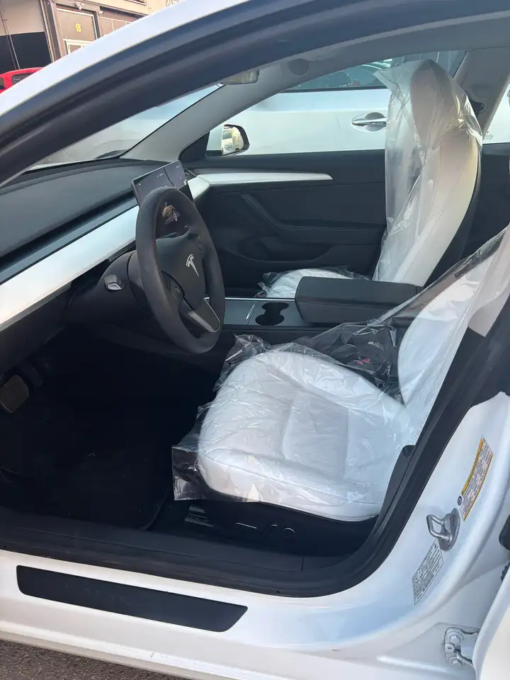 Tesla Model 3 снимка Tesla Model 3