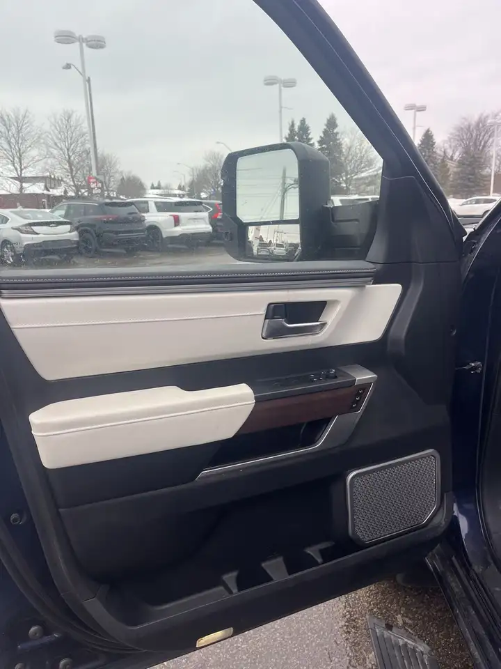 Toyota Tundra снимка Toyota Tundra