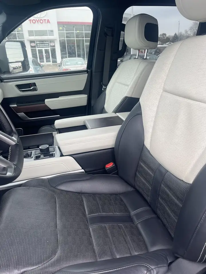Toyota Tundra снимка Toyota Tundra