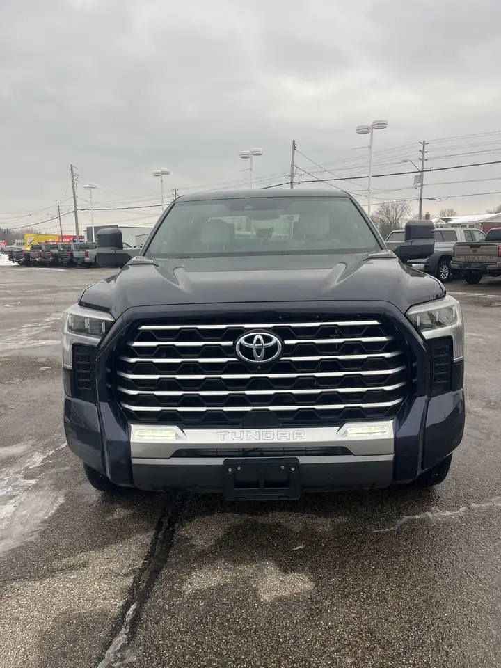 Toyota Tundra снимка Toyota Tundra
