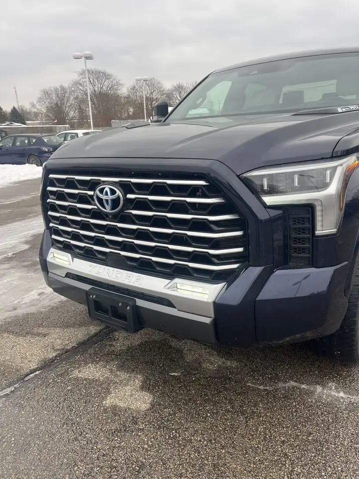 Toyota Tundra снимка Toyota Tundra