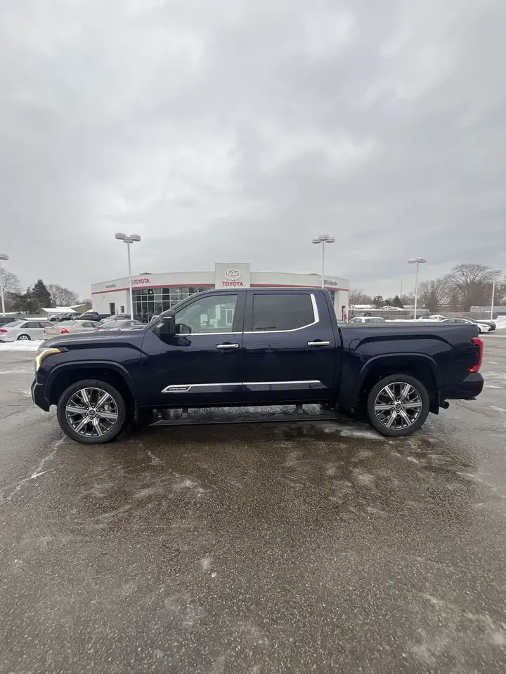Toyota Tundra снимка Toyota Tundra