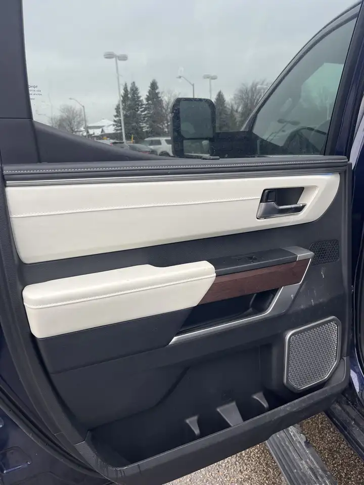 Toyota Tundra снимка Toyota Tundra