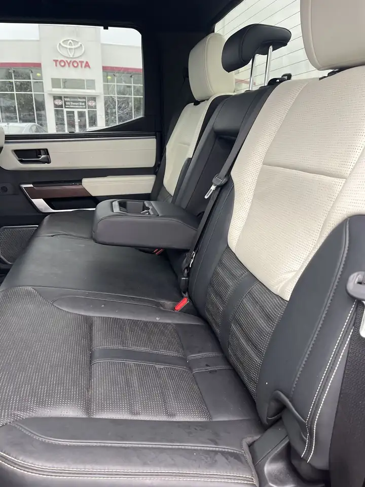 Toyota Tundra снимка Toyota Tundra