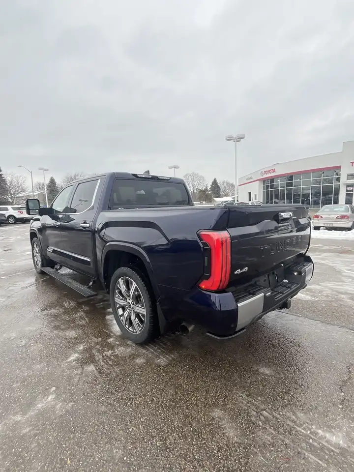 Toyota Tundra снимка Toyota Tundra