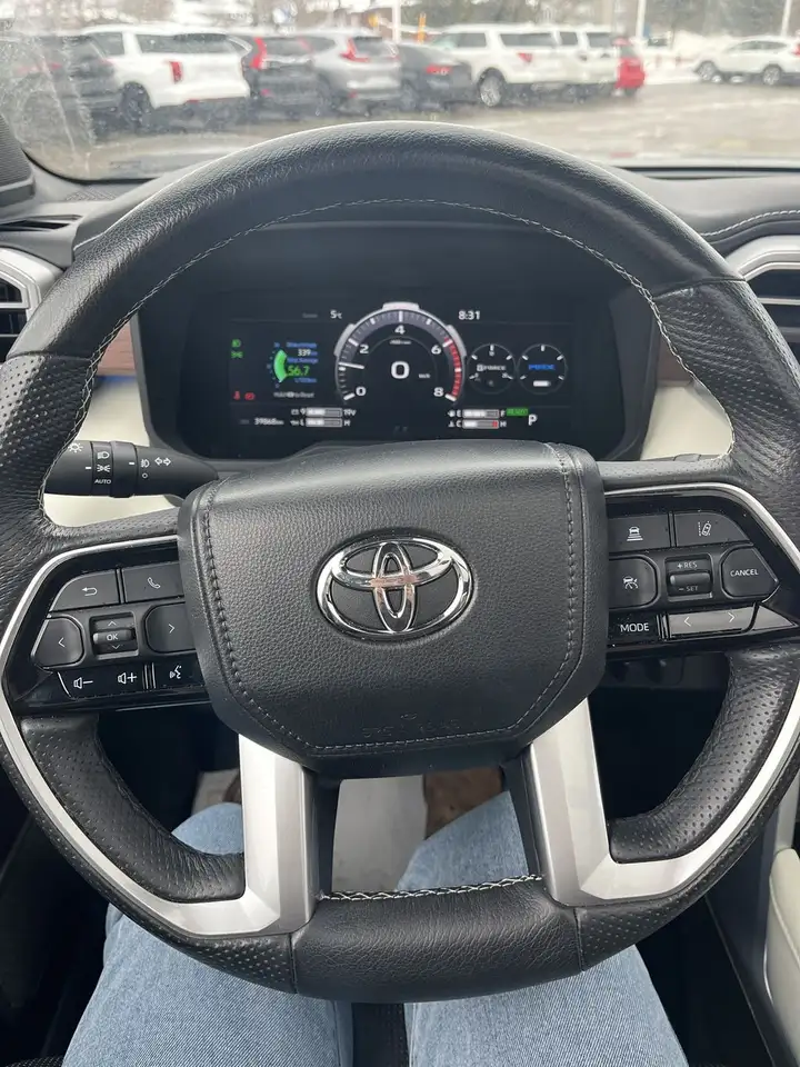Toyota Tundra снимка Toyota Tundra