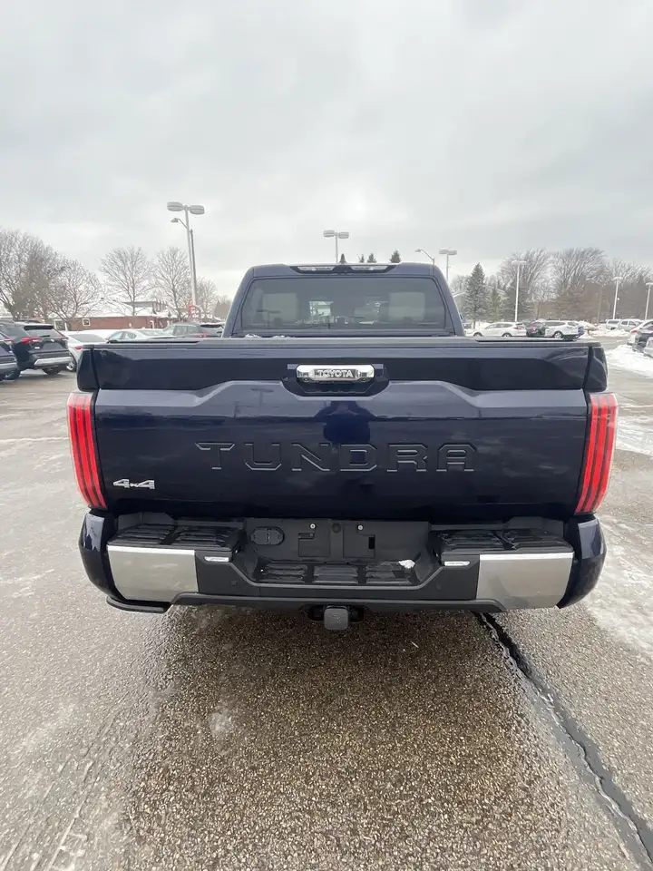 Toyota Tundra снимка Toyota Tundra