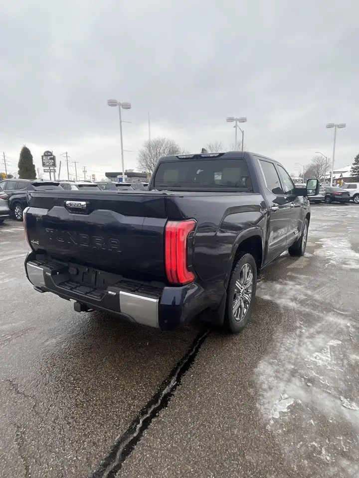Toyota Tundra снимка Toyota Tundra