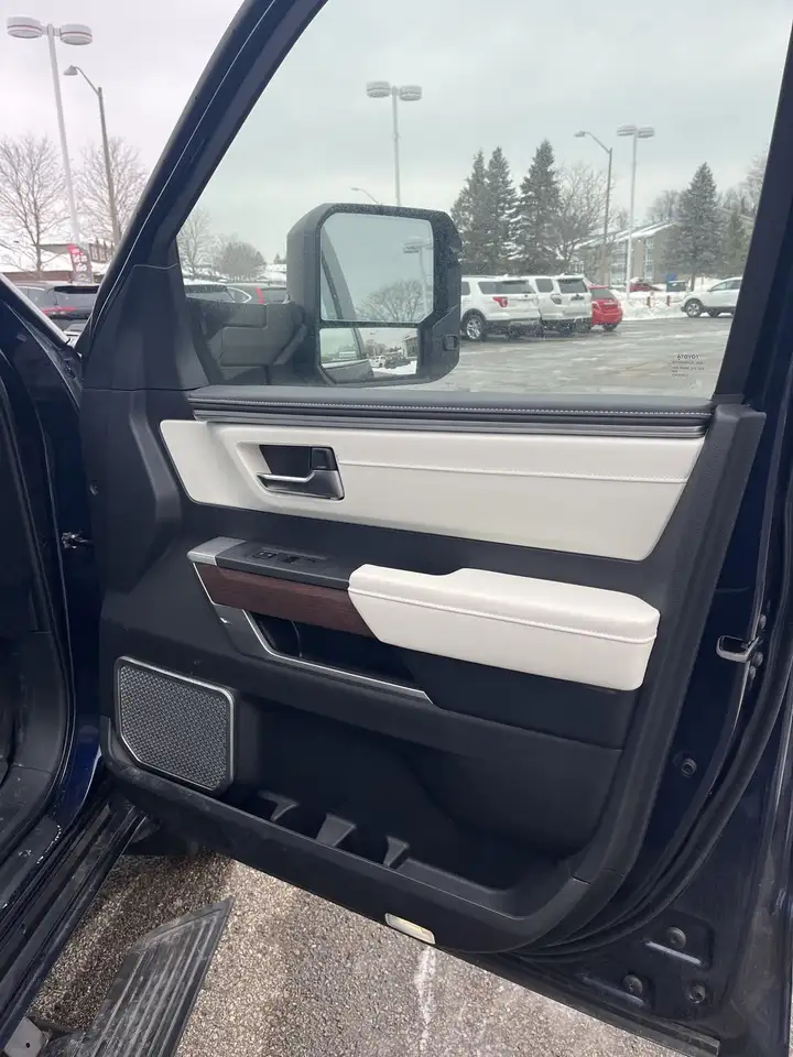 Toyota Tundra снимка Toyota Tundra