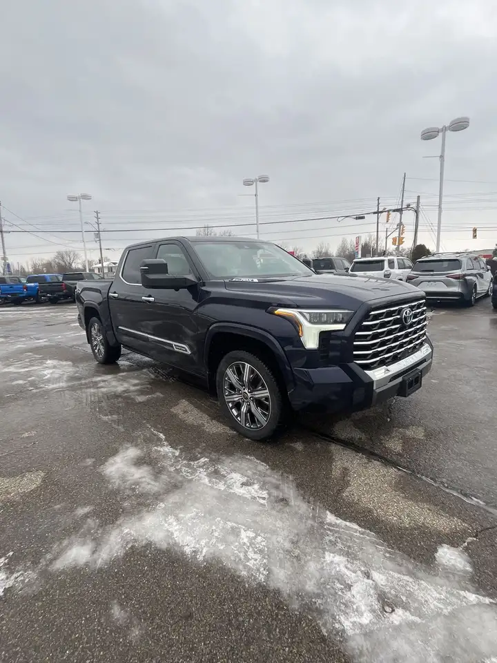 Toyota Tundra снимка Toyota Tundra