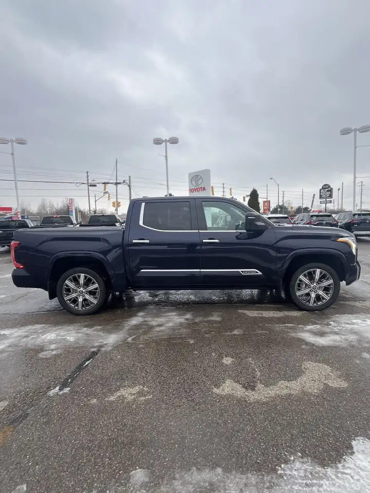 Toyota Tundra снимка Toyota Tundra