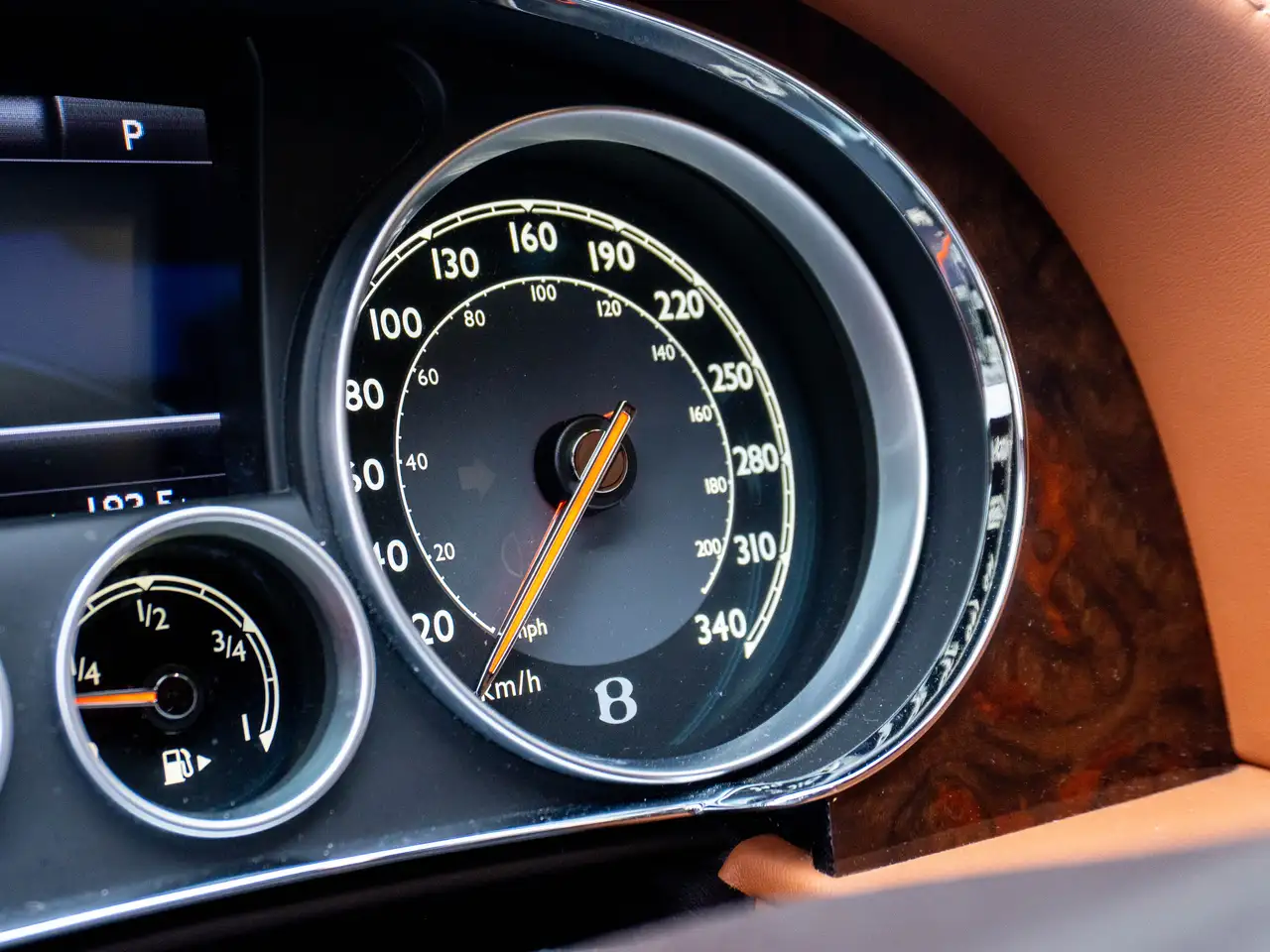Bentley Flying Spur fotografie Bentley Flying Spur