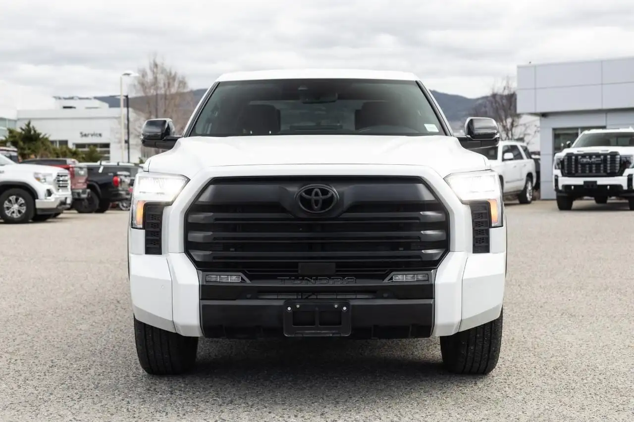 Toyota Tundra снимка Toyota Tundra