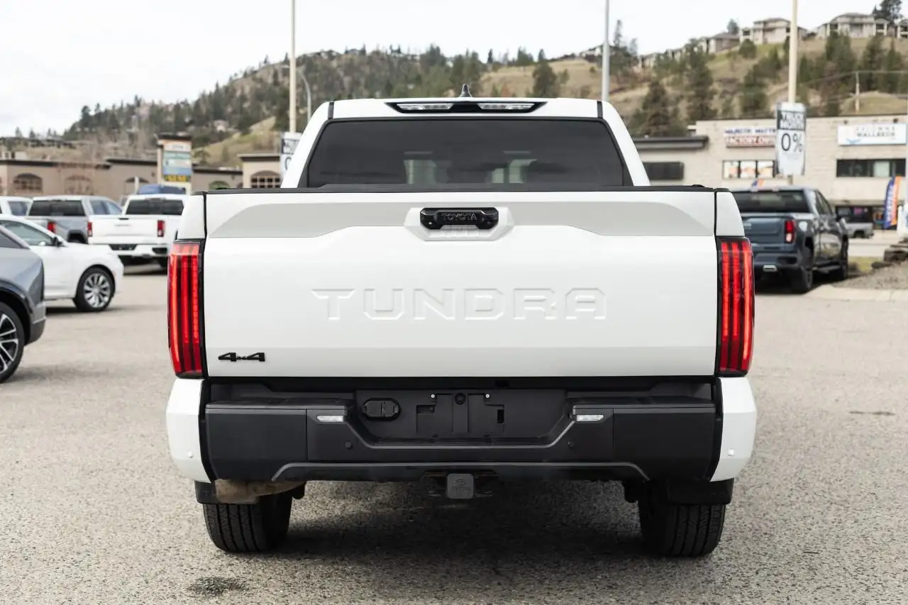 Toyota Tundra снимка Toyota Tundra