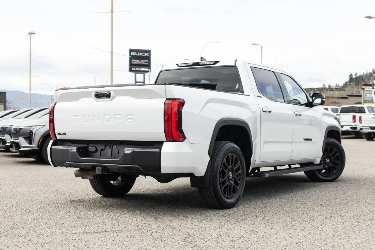 Toyota Tundra снимка Toyota Tundra