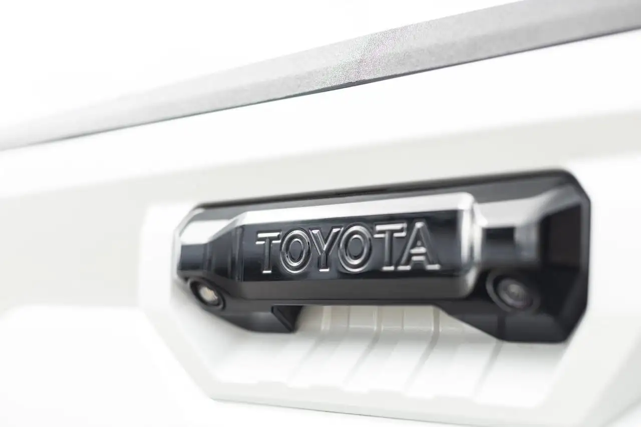 Toyota Tundra снимка Toyota Tundra