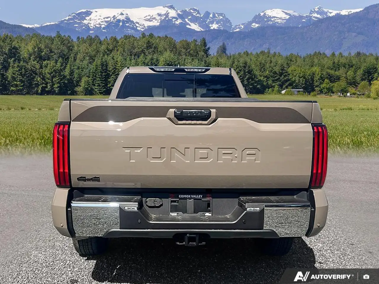 Toyota Tundra снимка Toyota Tundra