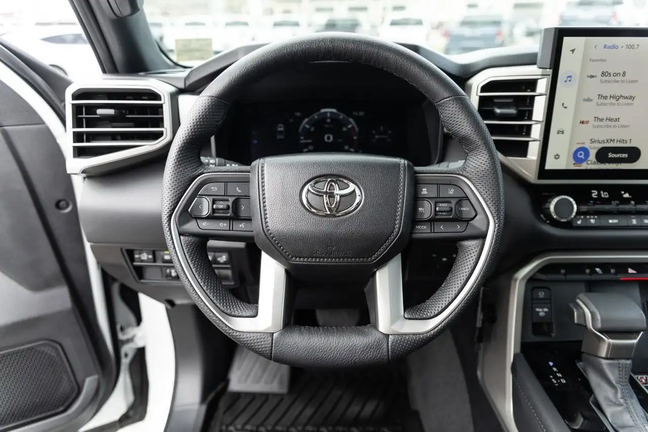 Toyota Tundra снимка Toyota Tundra