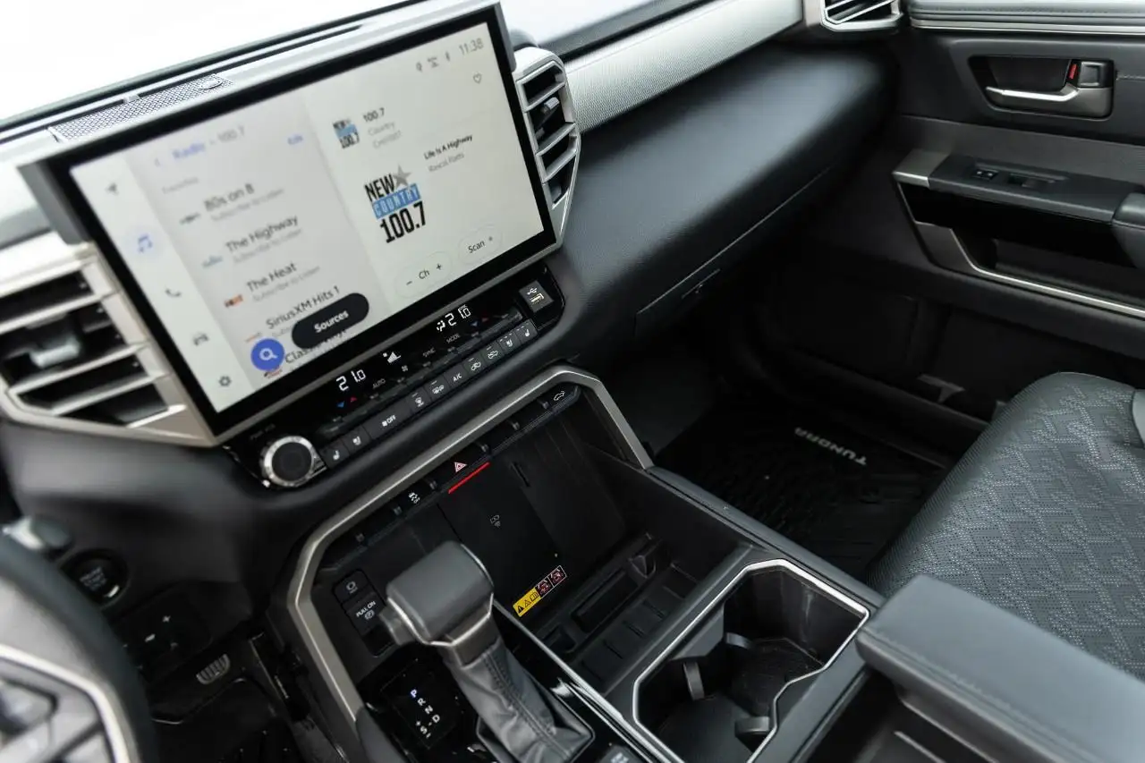 Toyota Tundra снимка Toyota Tundra