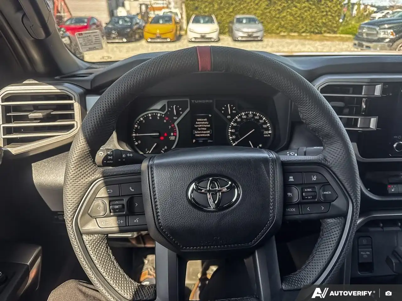 Toyota Tundra снимка Toyota Tundra