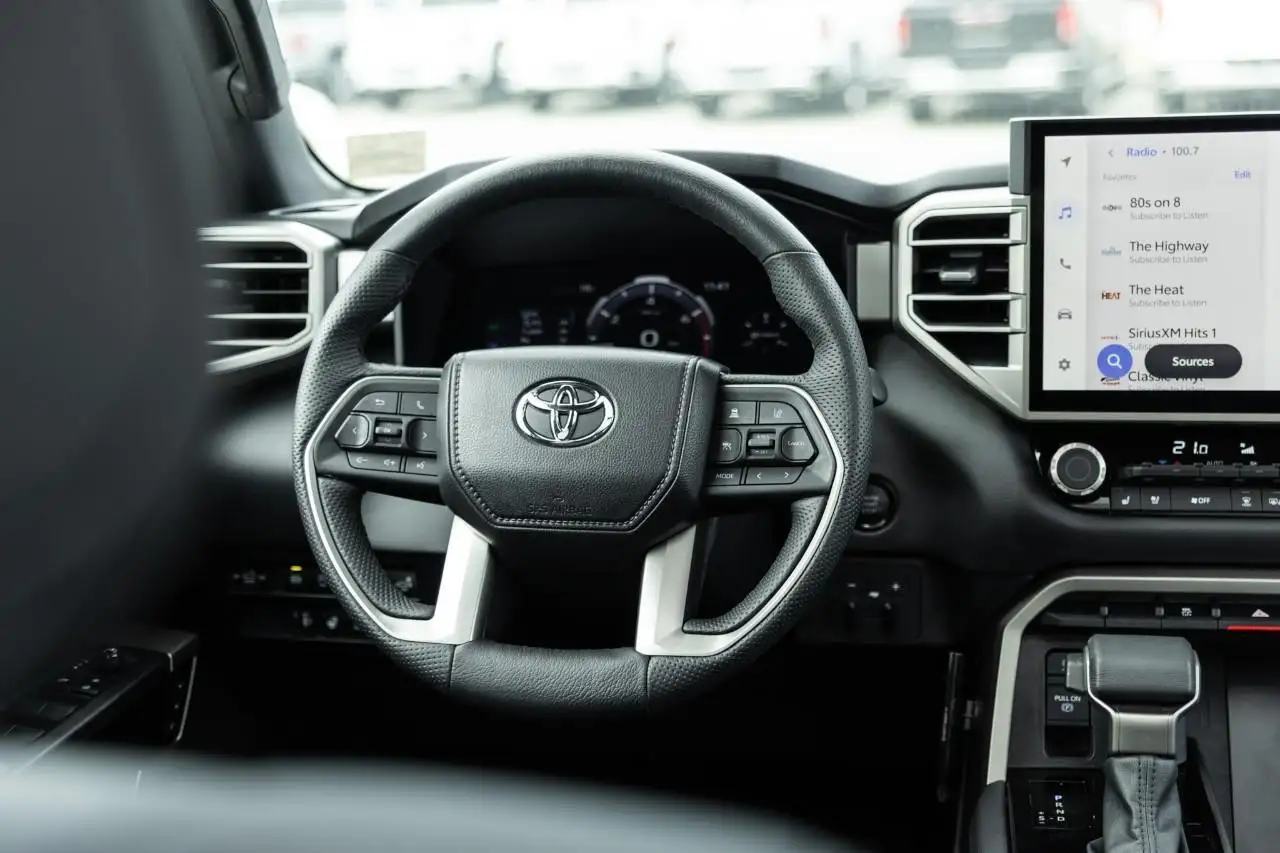 Toyota Tundra снимка Toyota Tundra