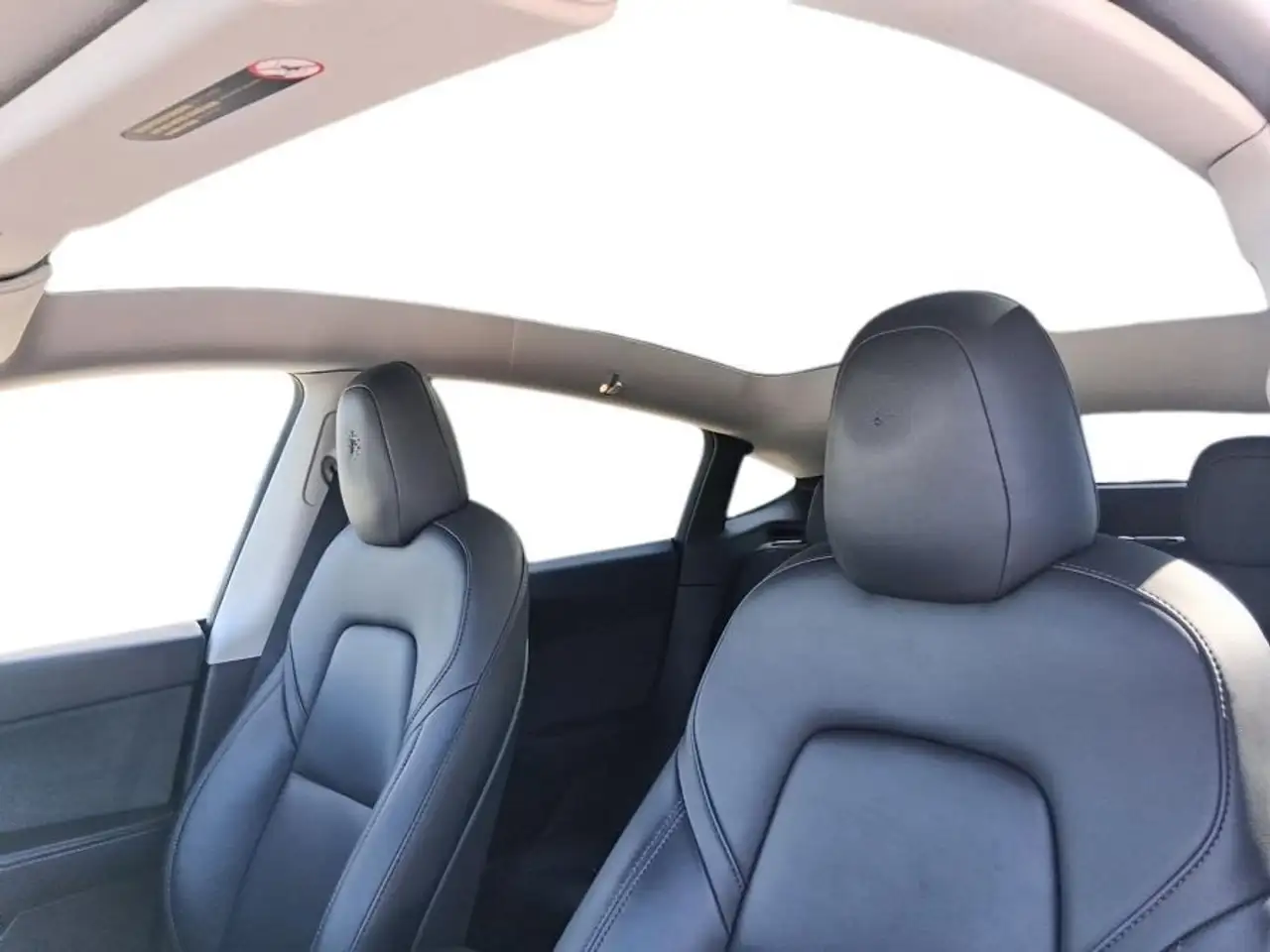 Tesla Model Y fotografie Tesla Model Y